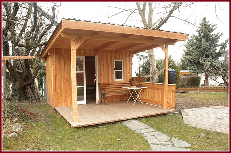 Gartenhaus mit Vorplatz