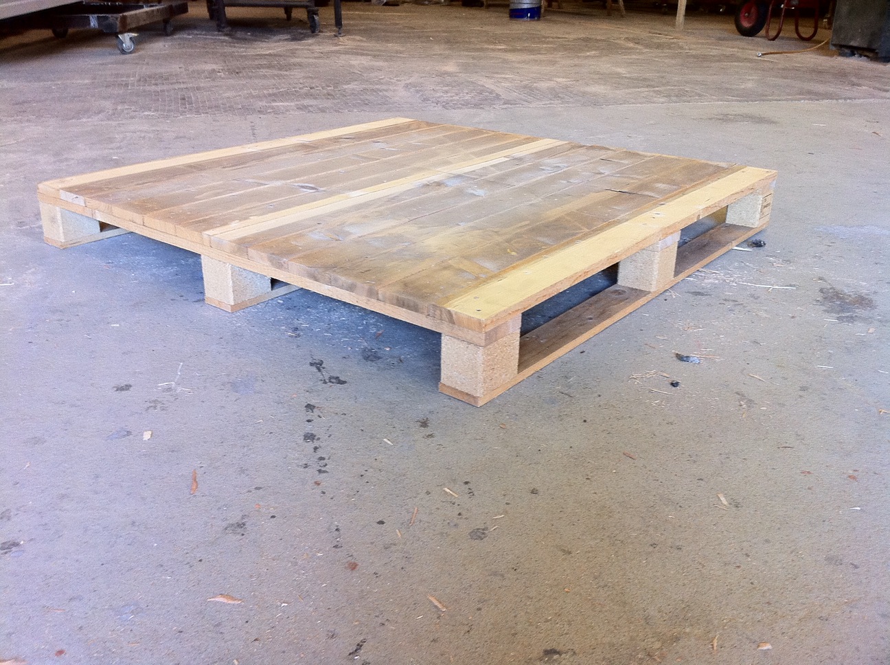 Palette geschlossenes Deck
4-seitig einfahrbar