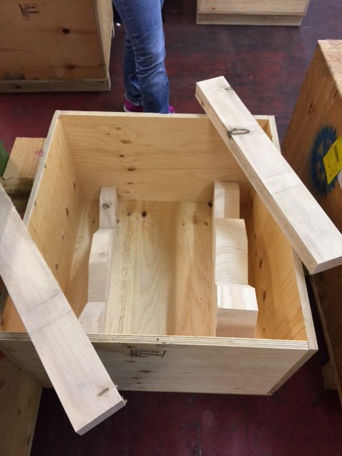 Transportkiste Sperrholz
mit Halterungen